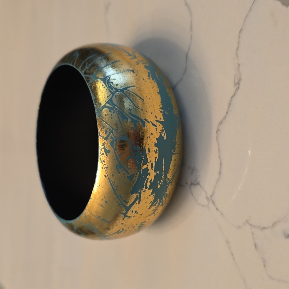 Turquoise and gold bracelet